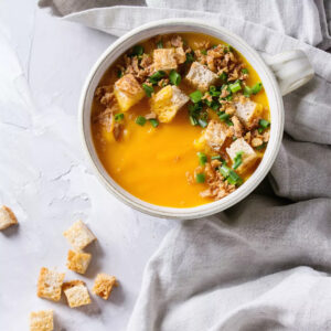 Sopa creme de abóbora com carne moída